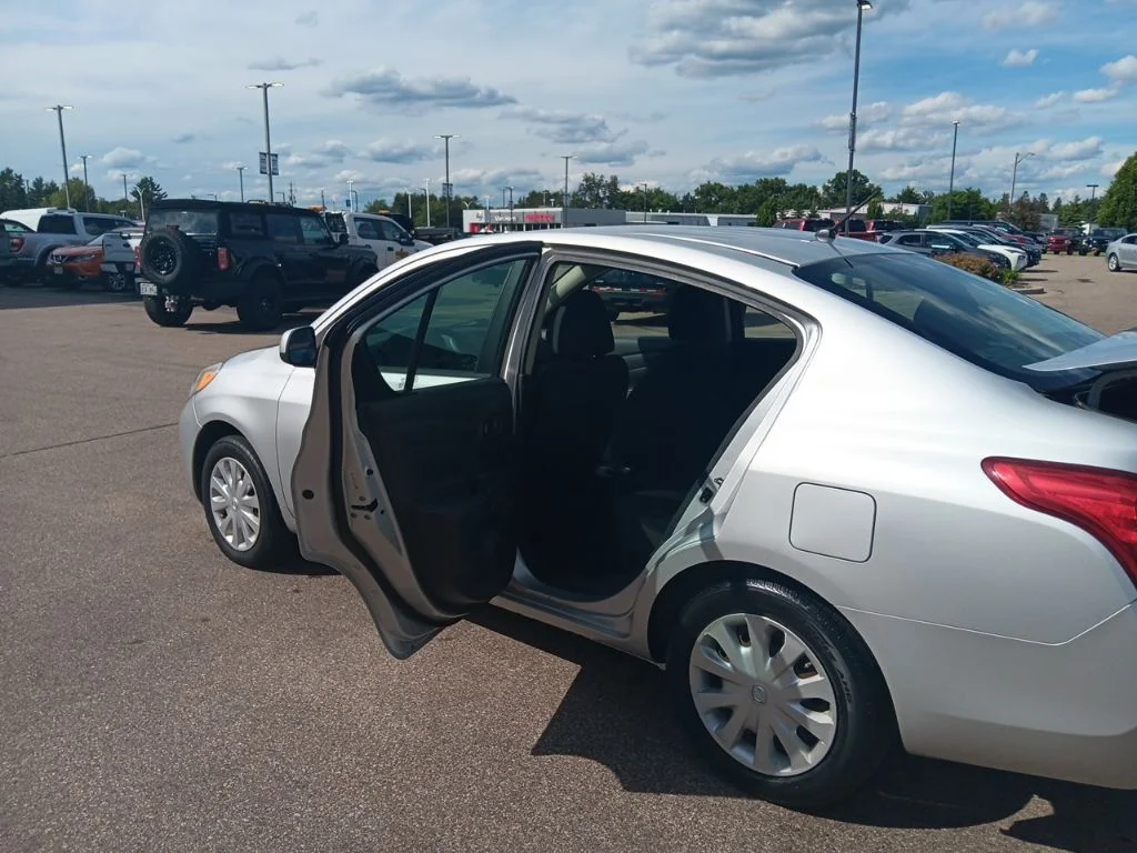 Used 2012 Brilliant Silver Metallic Nissan 1.6 SV image 28