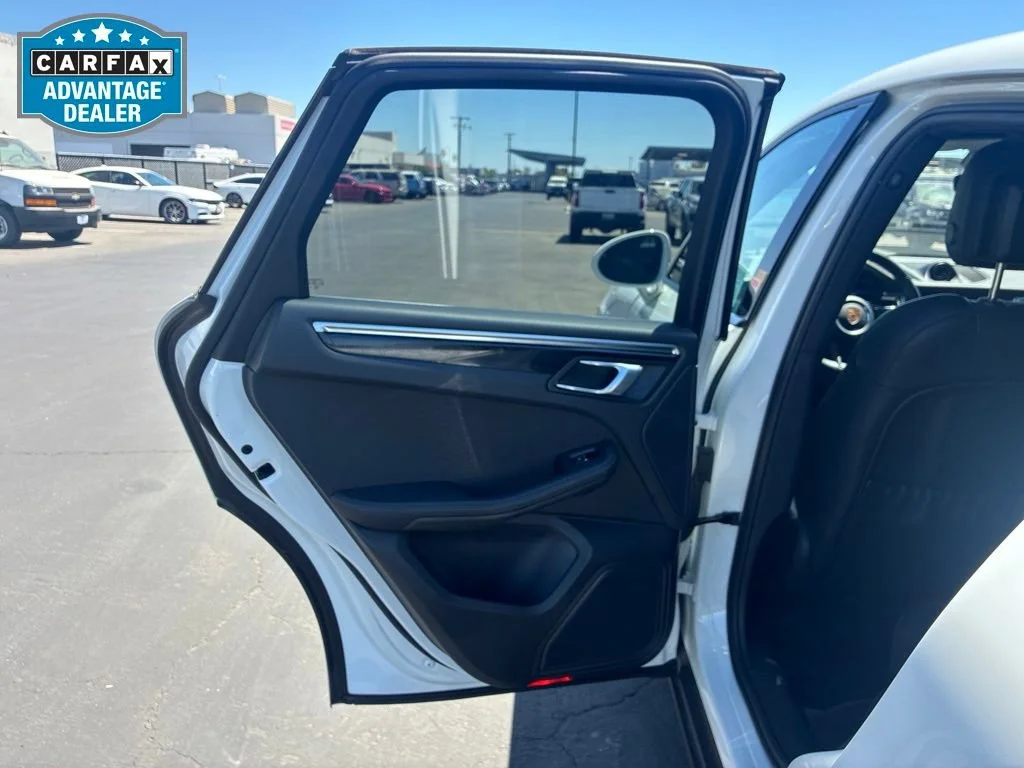 Used 2024  Porsche  image 16
