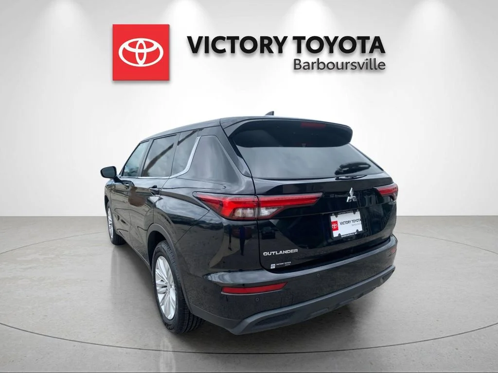 Used 2024  Mitsubishi ES image 3