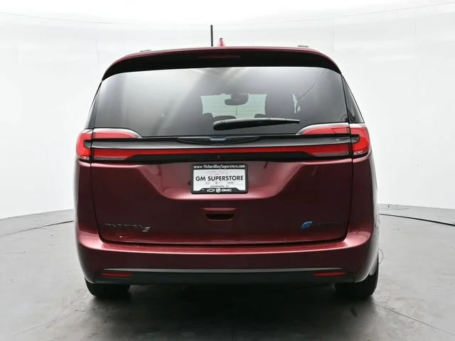 Used 2021 Velvet Red Pearlc Chrysler Hybrid Limited image 6