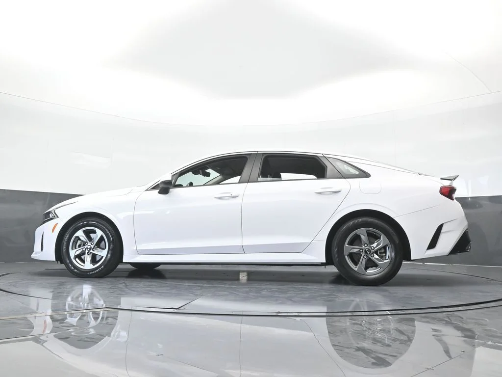 Used 2021 Glacial White Pearl Kia LXS image 60