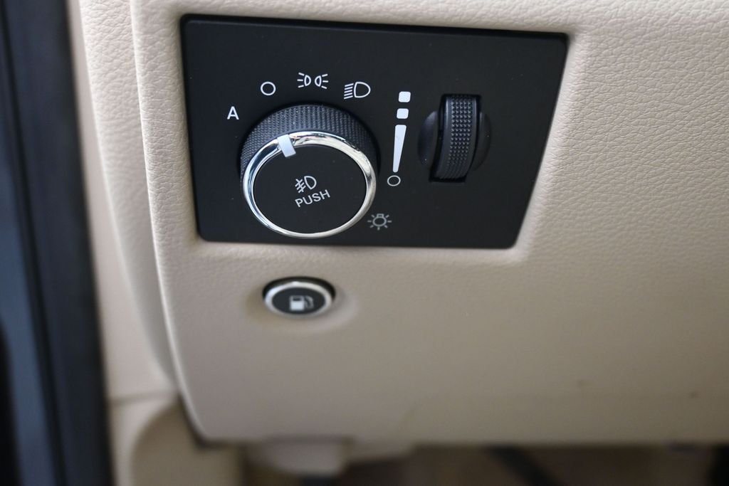 Used 2017 Gray Jeep Overland image 21