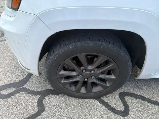 Used 2016 White/off-white Jeep Overland image 3