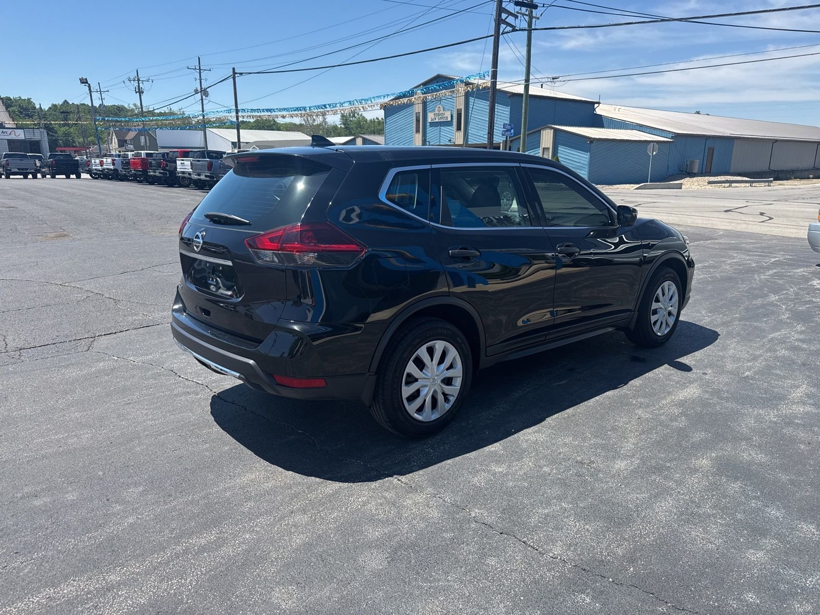 Used 2018  Nissan S image 7