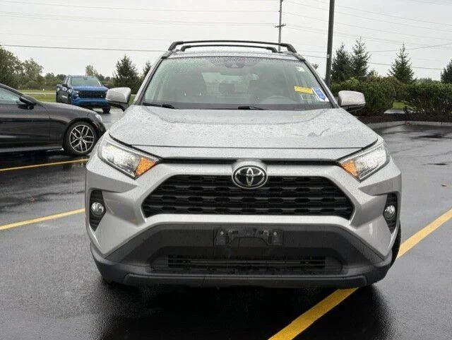 Used 2021 Silver Sky Metallic Toyota XLE image 5