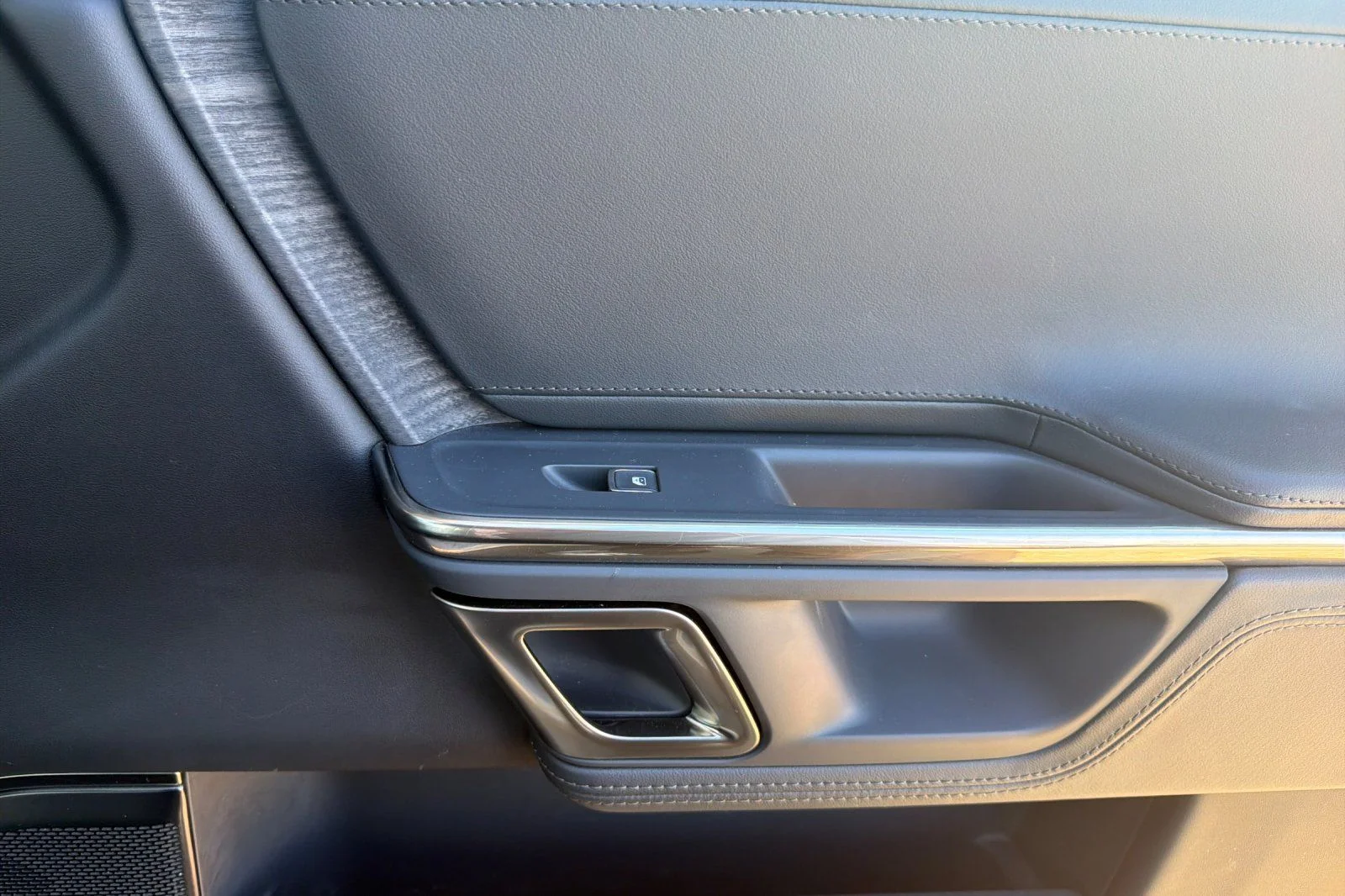 Used 2023  Rivian Adventure image 21