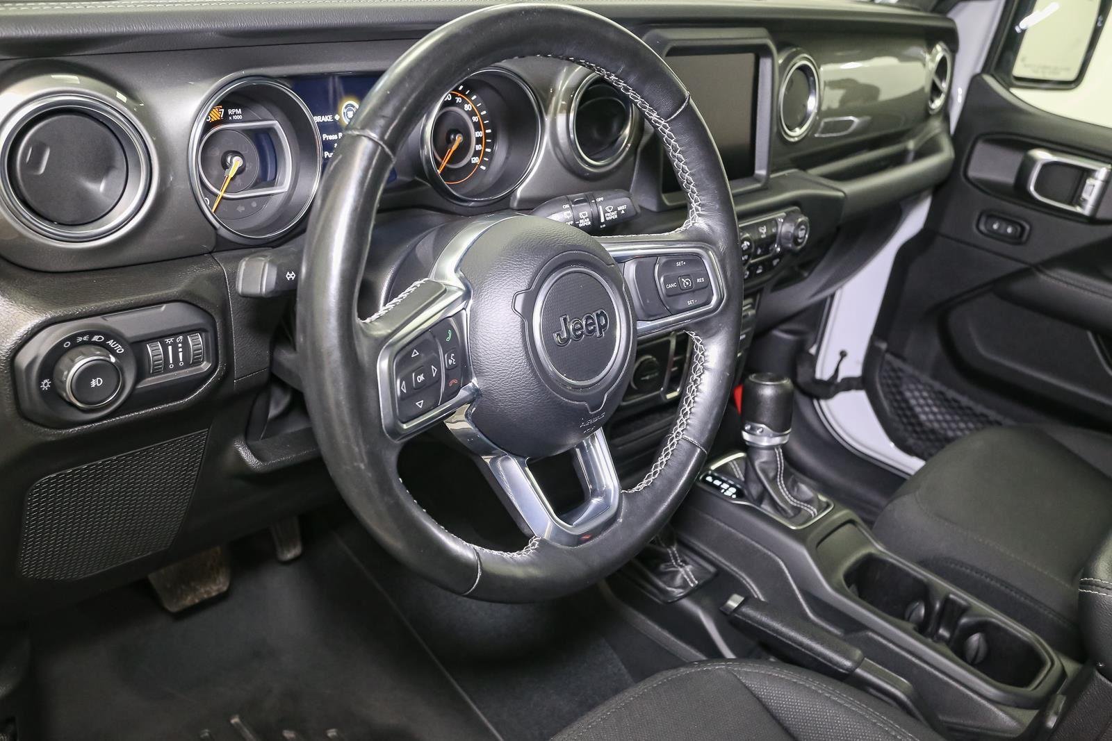 Used 2022 Bright White Clearcoat Jeep Unlimited Sahara image 25