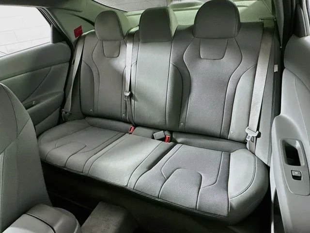 New 2026 Hyundai ELANTRA SE
