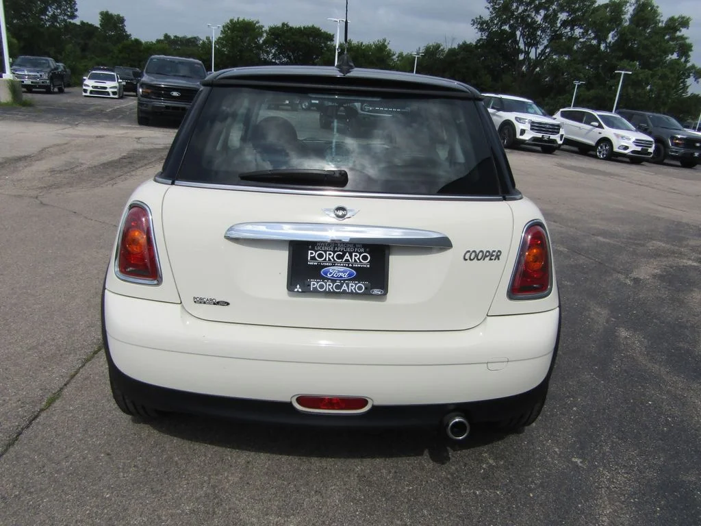 Used 2010 Pepper White MINI Base image 5