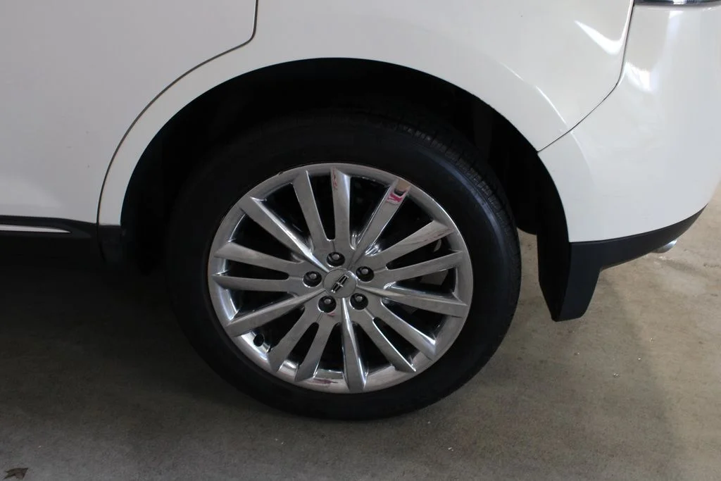 Used 2012 Beige Lincoln Base image 30