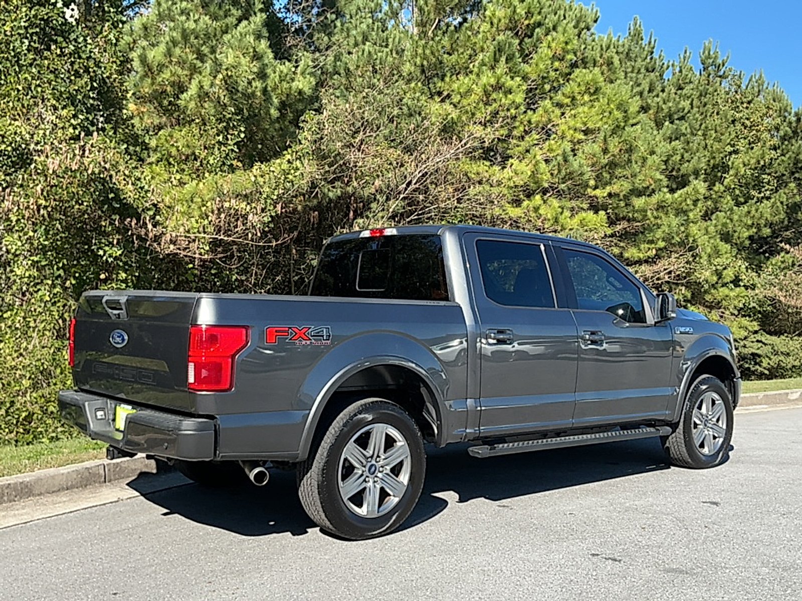 Used 2018 Magnetic Metallic Ford XLT image 3