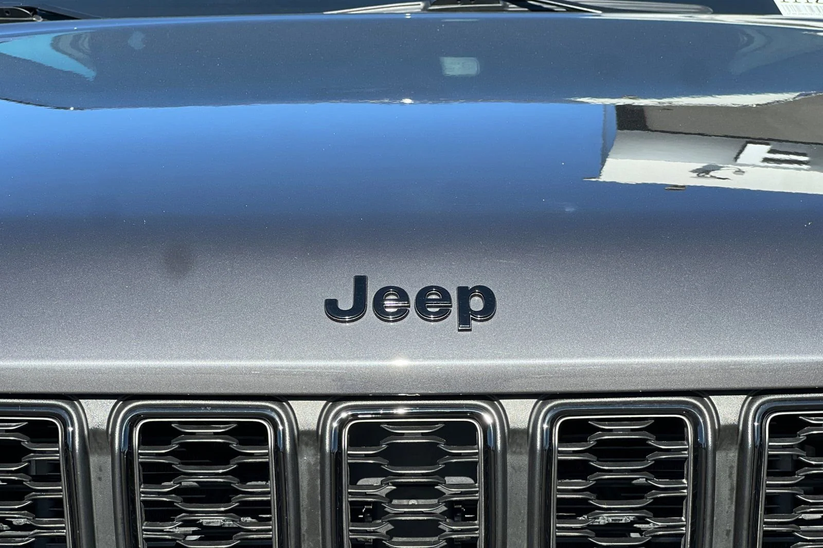Used 2023 Gray Jeep Altitude 4x4 image 39