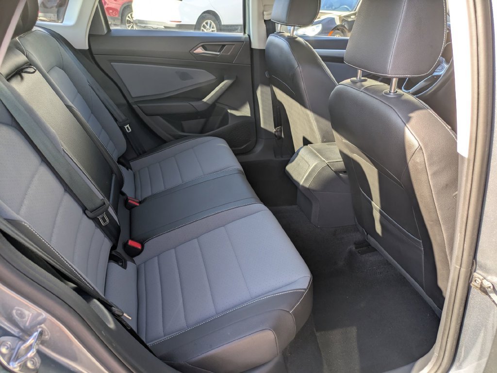 Used 2025  Volkswagen 1.5T SE image 27