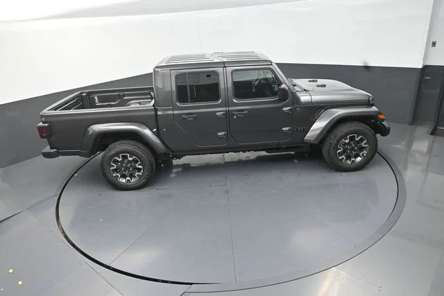 New 2026 Granite Crystal Metallic Clear-Coat Exterior Paint Jeep Sahara image 18