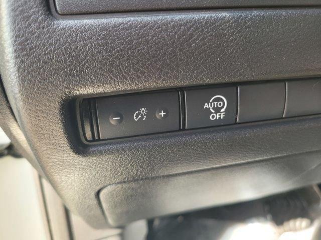 Used 2023 White Nissan S image 19
