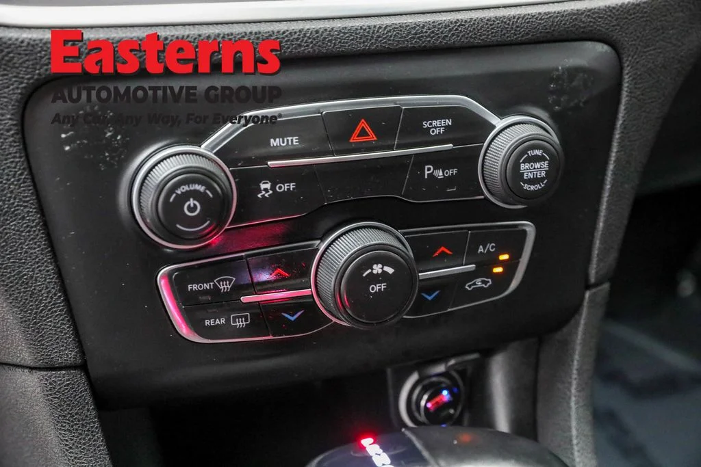 Used 2022 Black Dodge SXT image 20