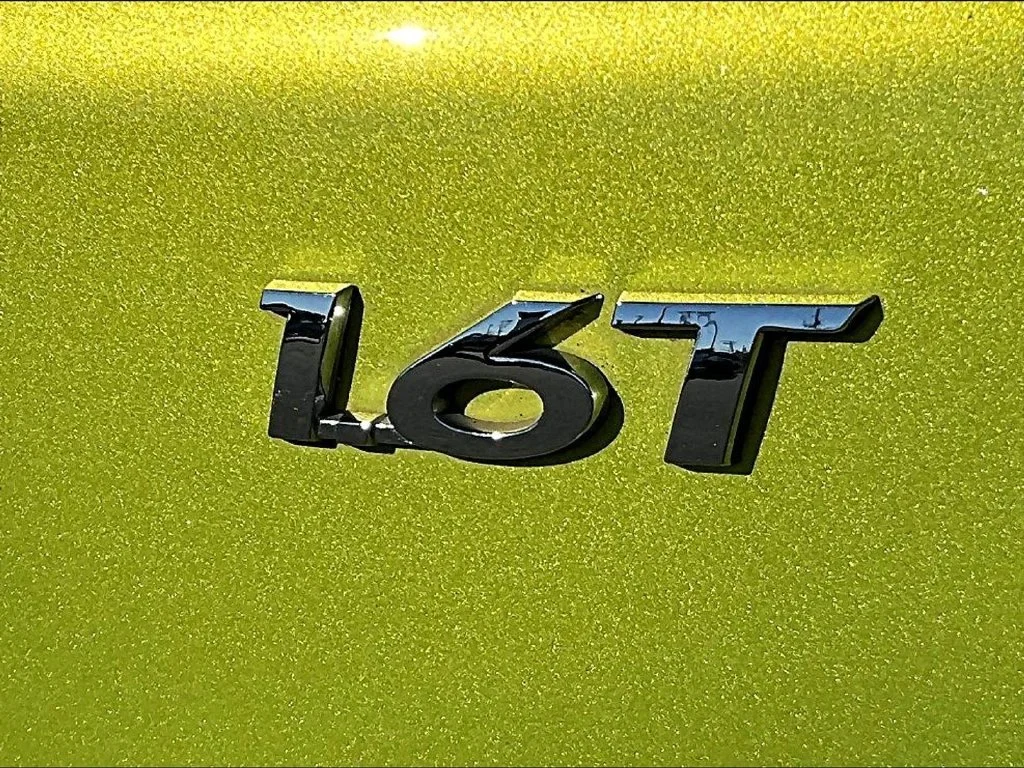 Used 2023 White Kia SX image 25