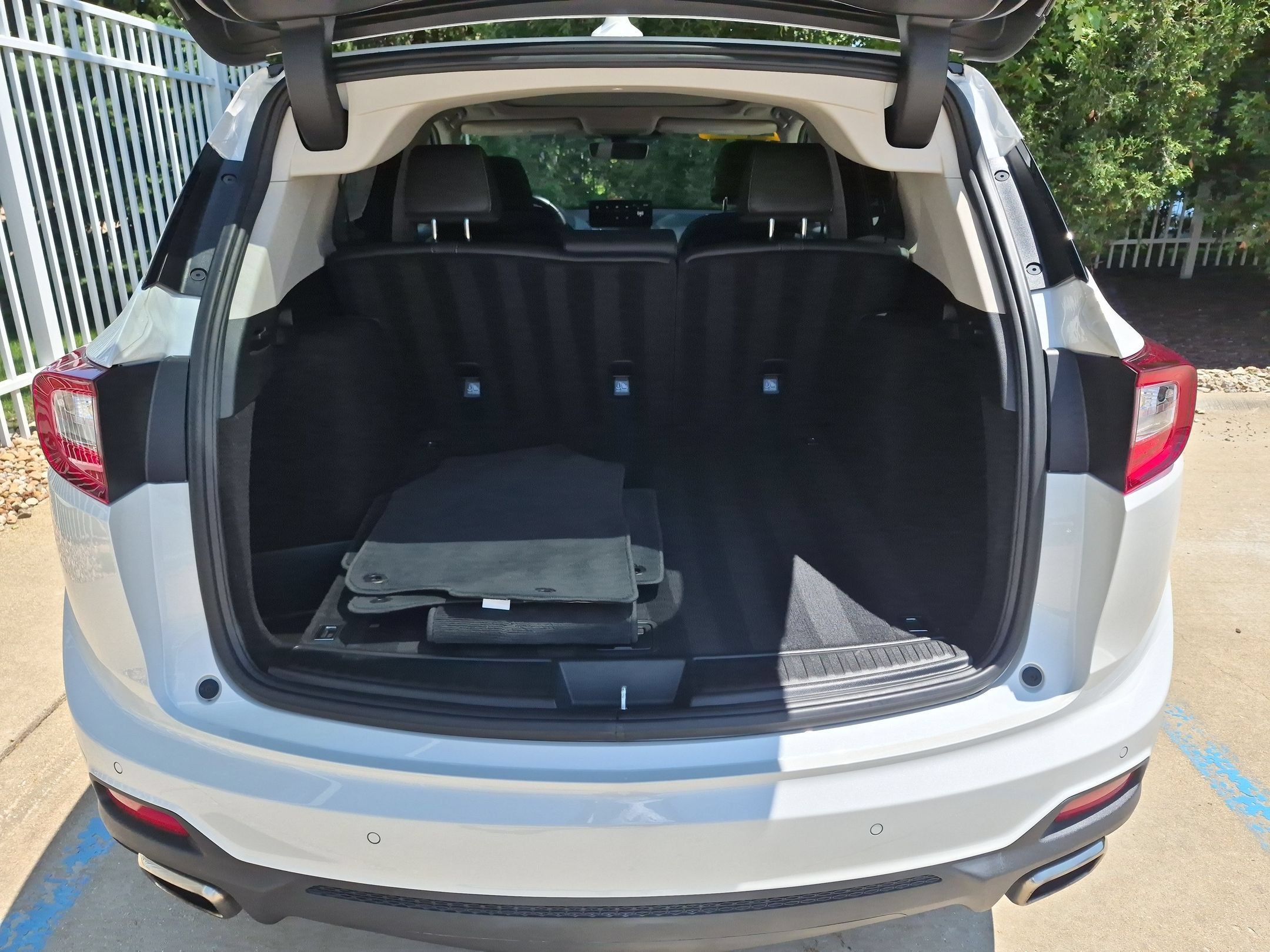 Used 2023 White Acura w/Technology Package image 27