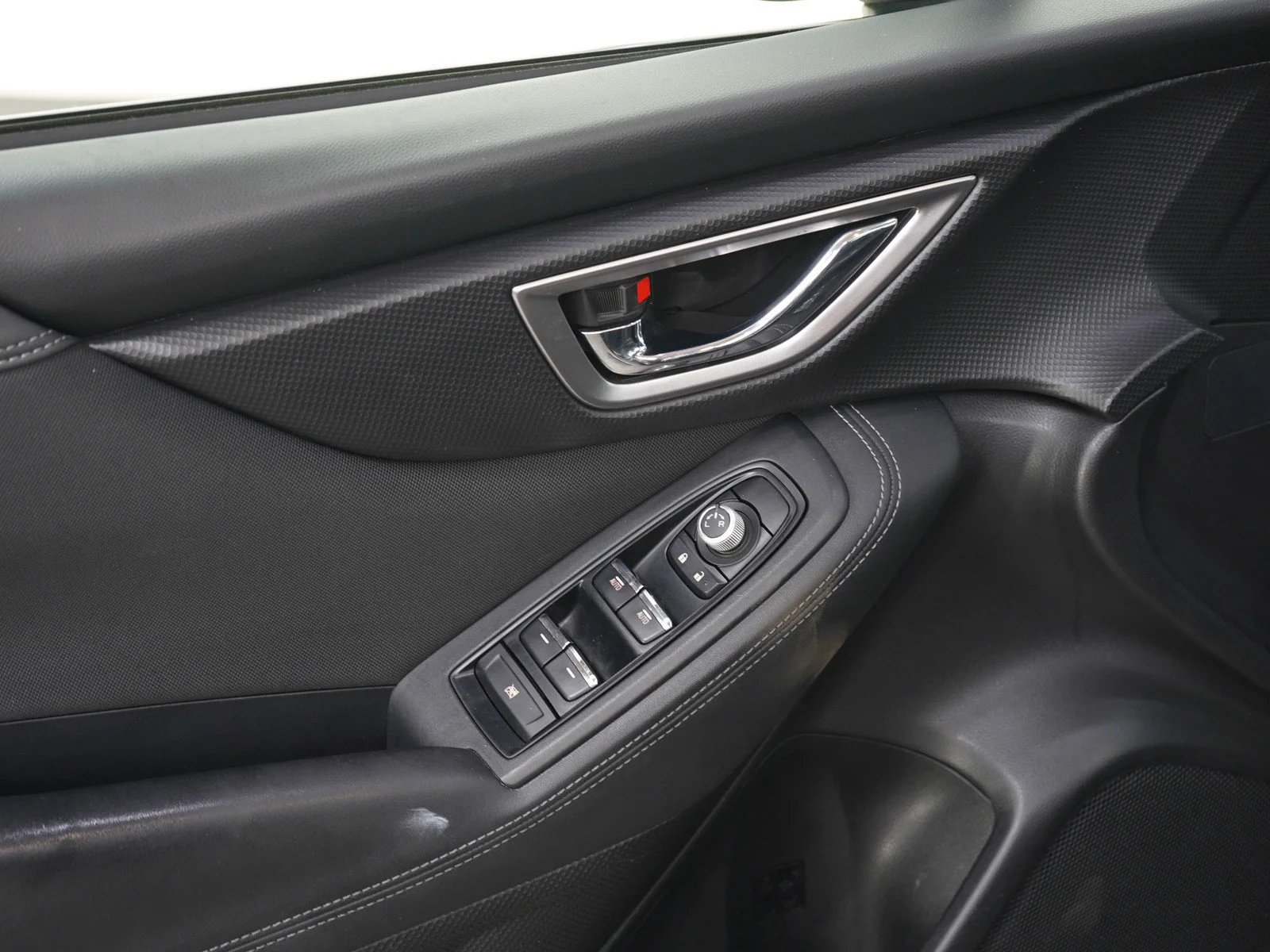 Used 2020 Crystal Black Pearl Subaru Premium image 23