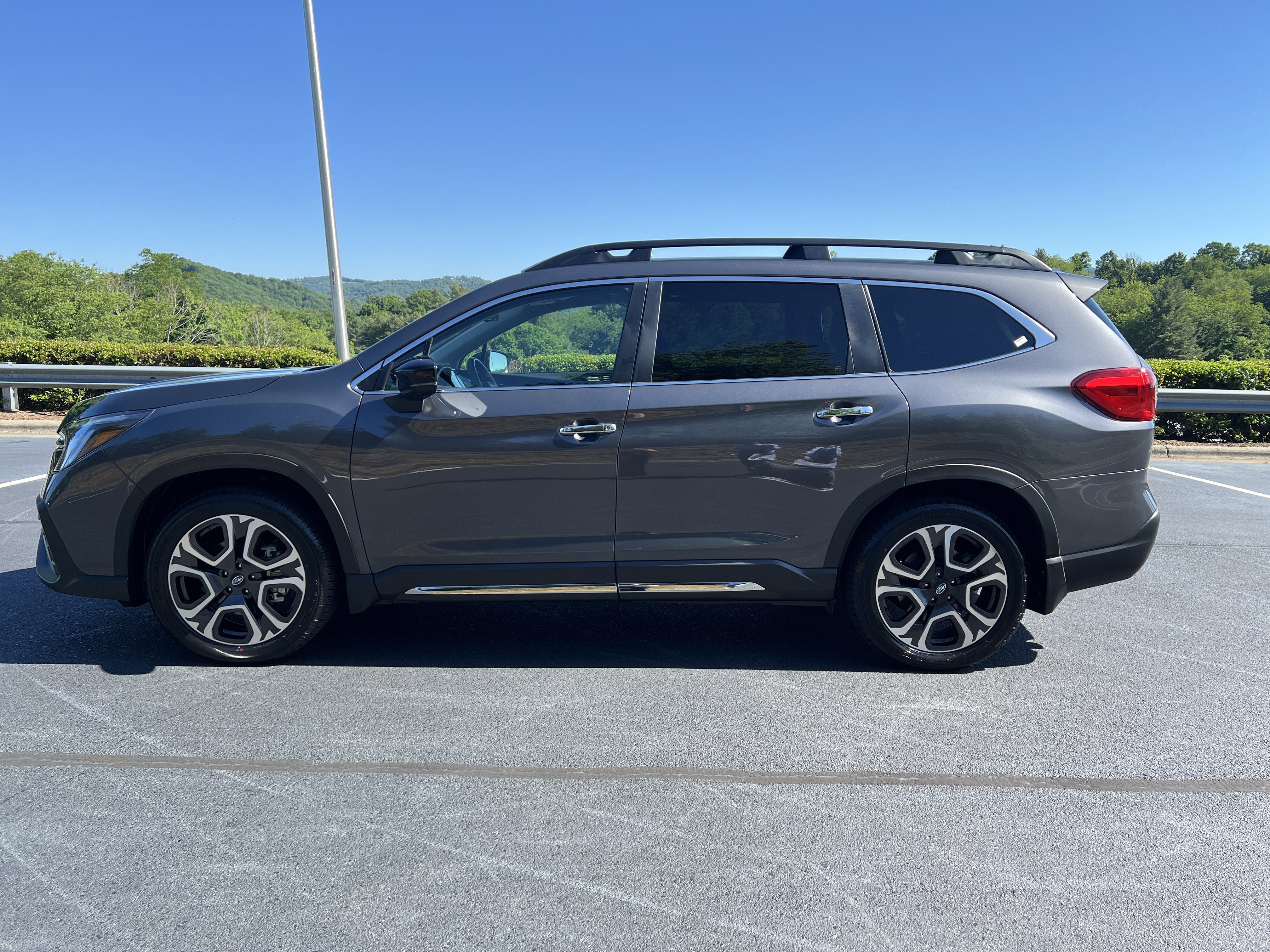 Used 2024 Magnetite Gray Metallic Subaru Touring image 7