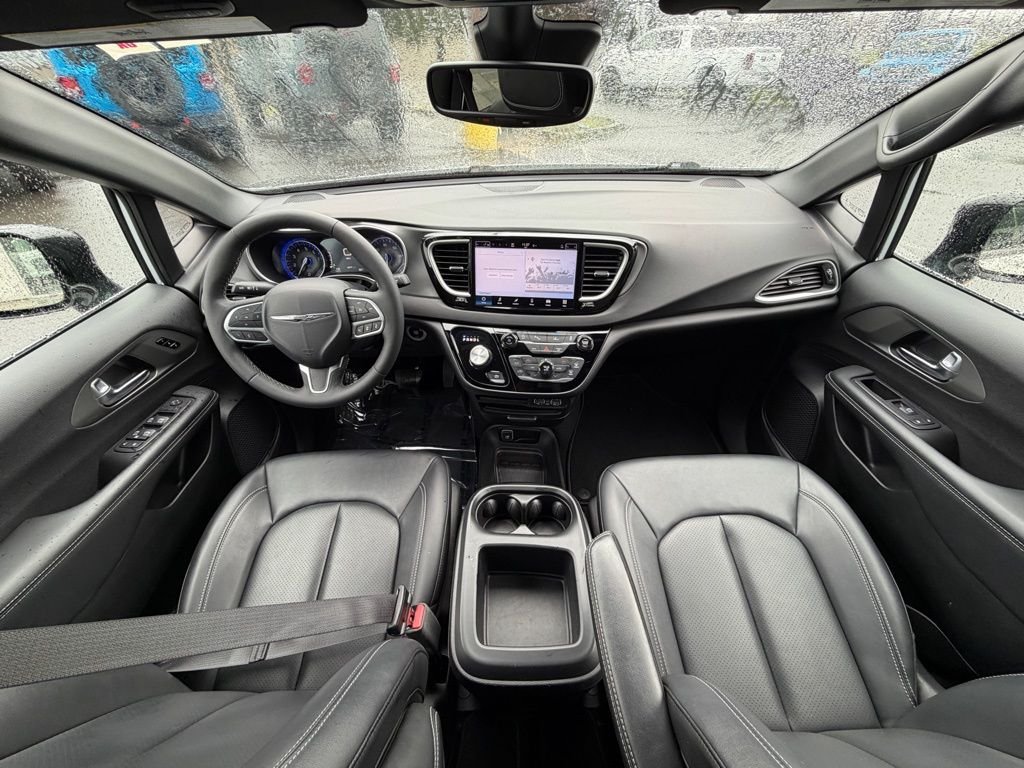 2025 Chrysler Pacifica Select - Photo 14