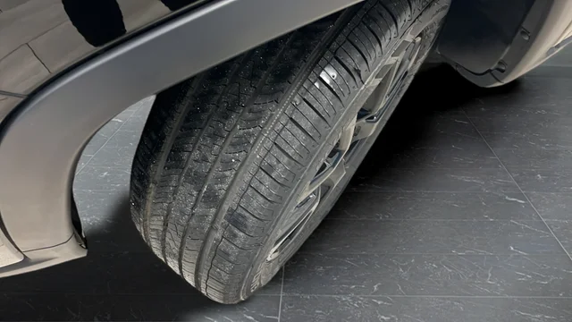 Used 2025 Diamond Black Jeep Latitude image 34