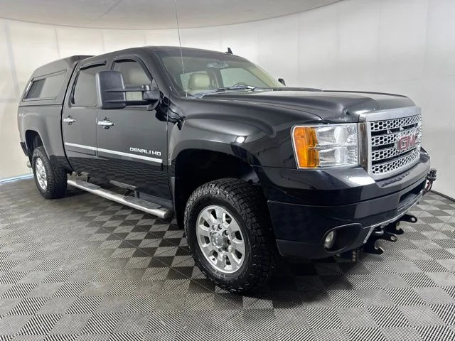 Used 2014 Onyx Black GMC Denali image 1
