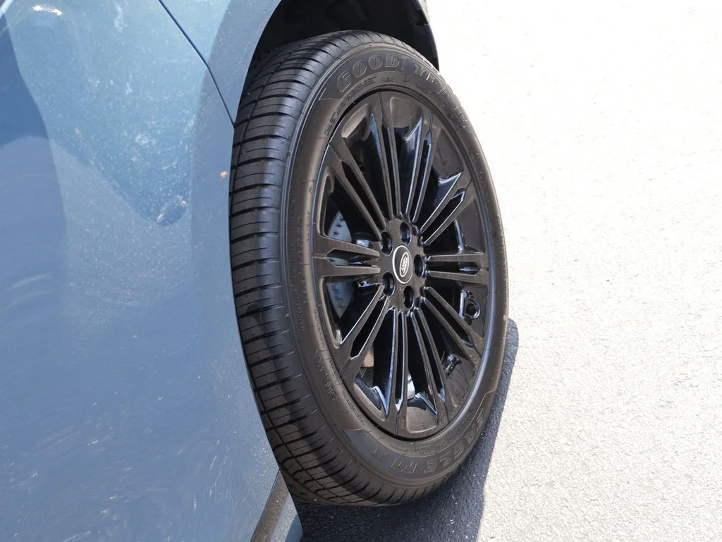 New 2026 Tribeca Blue Metallic Land Rover Hoxton Edition image 39