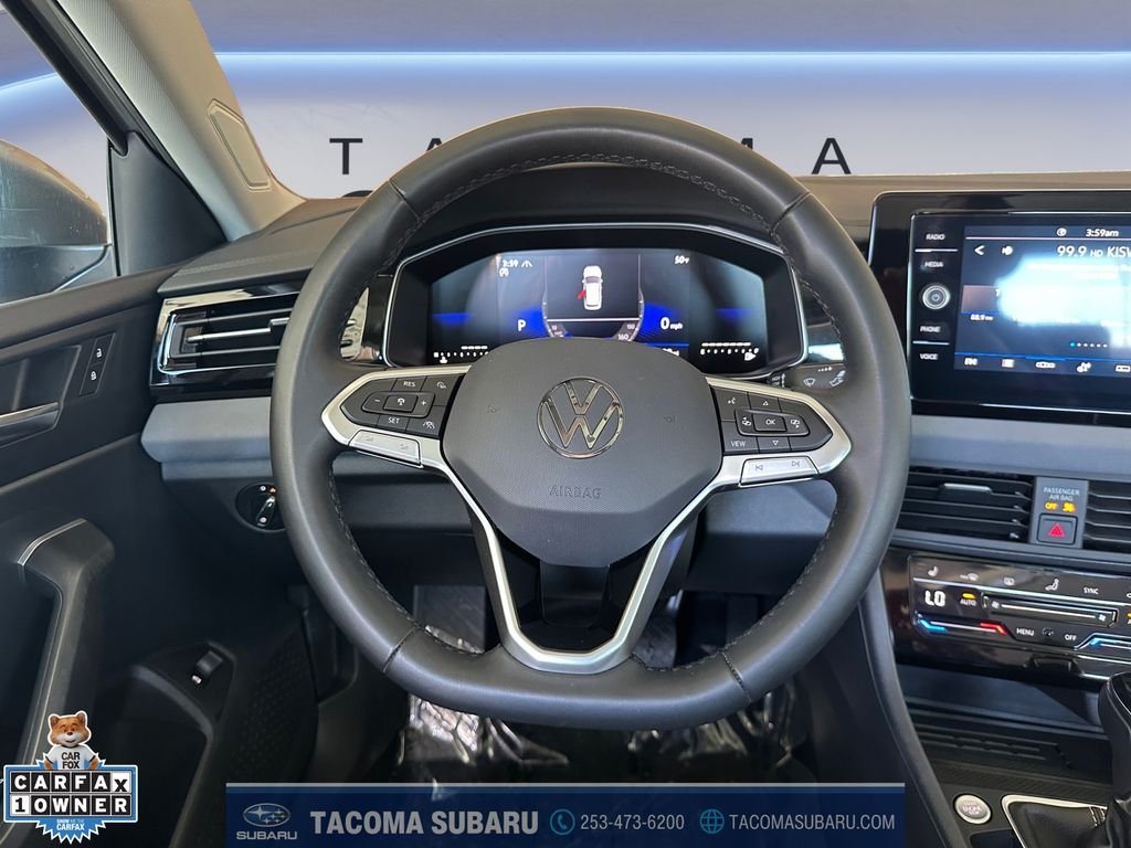 2025 Volkswagen Jetta SE - Photo 13