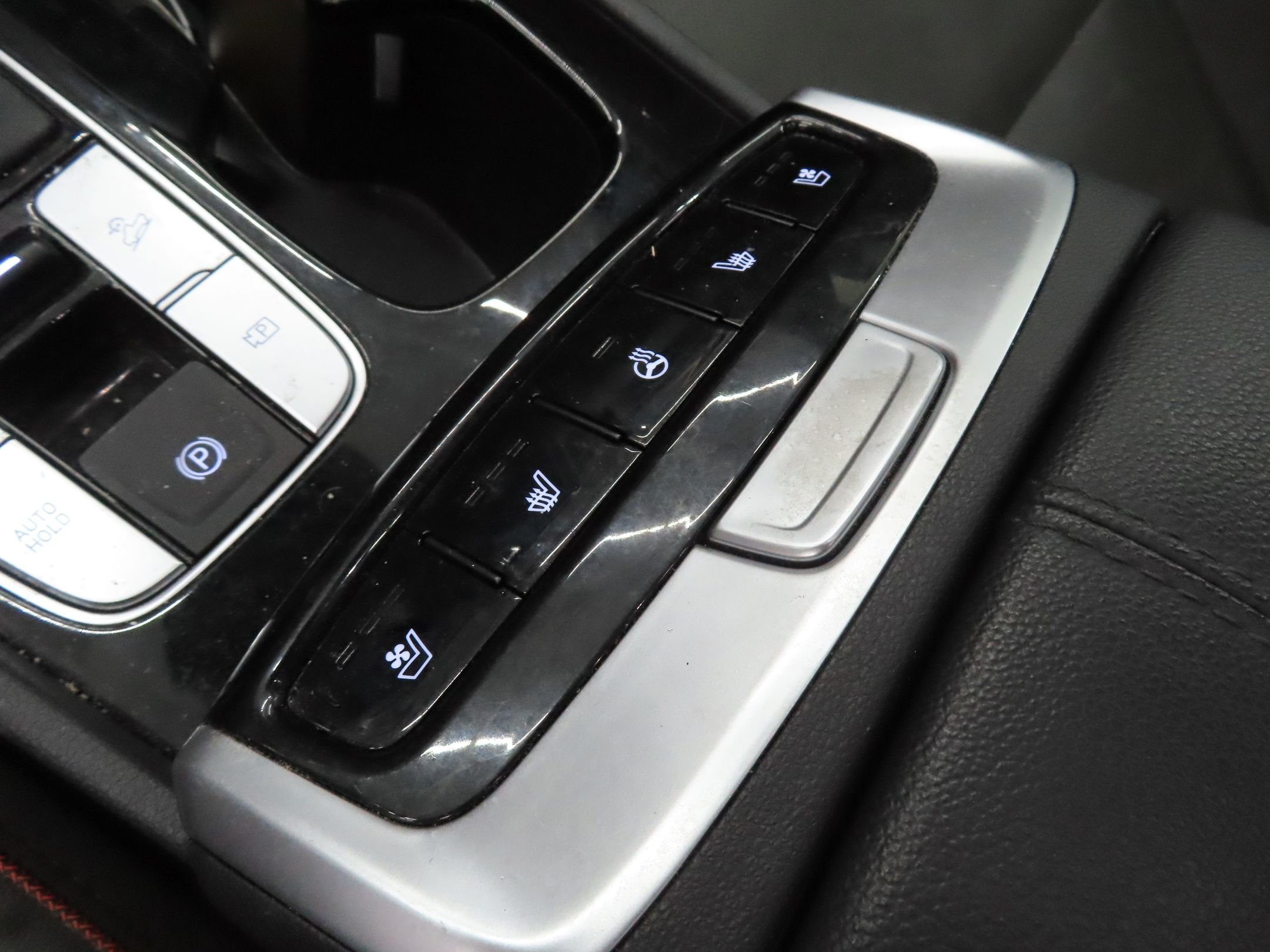 Used 2022 White Hyundai Limited image 17