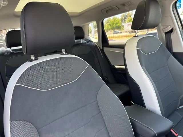 New 2026 Platinum Gray Metallic Volkswagen 1.5T SE image 18