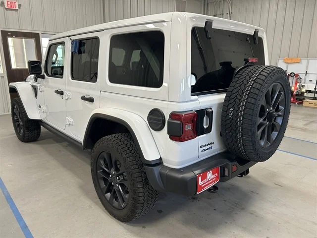 Used 2025 WHITE JEEP Backcountry image 8