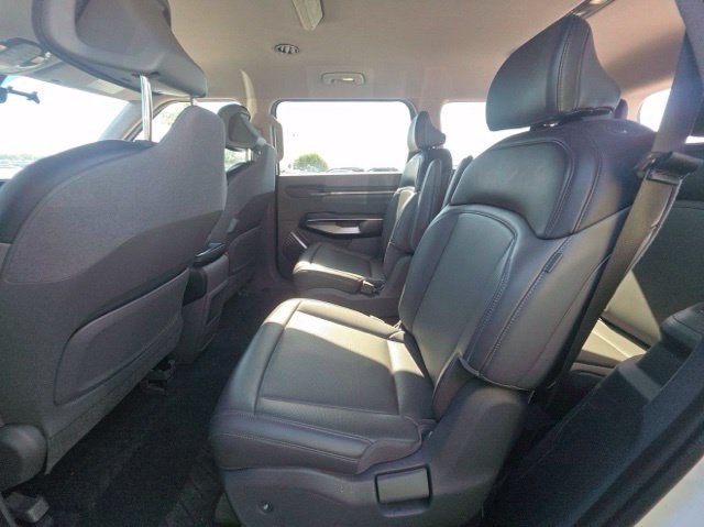 Used 2024 Snow White Pearl Kia Light Long Range image 13