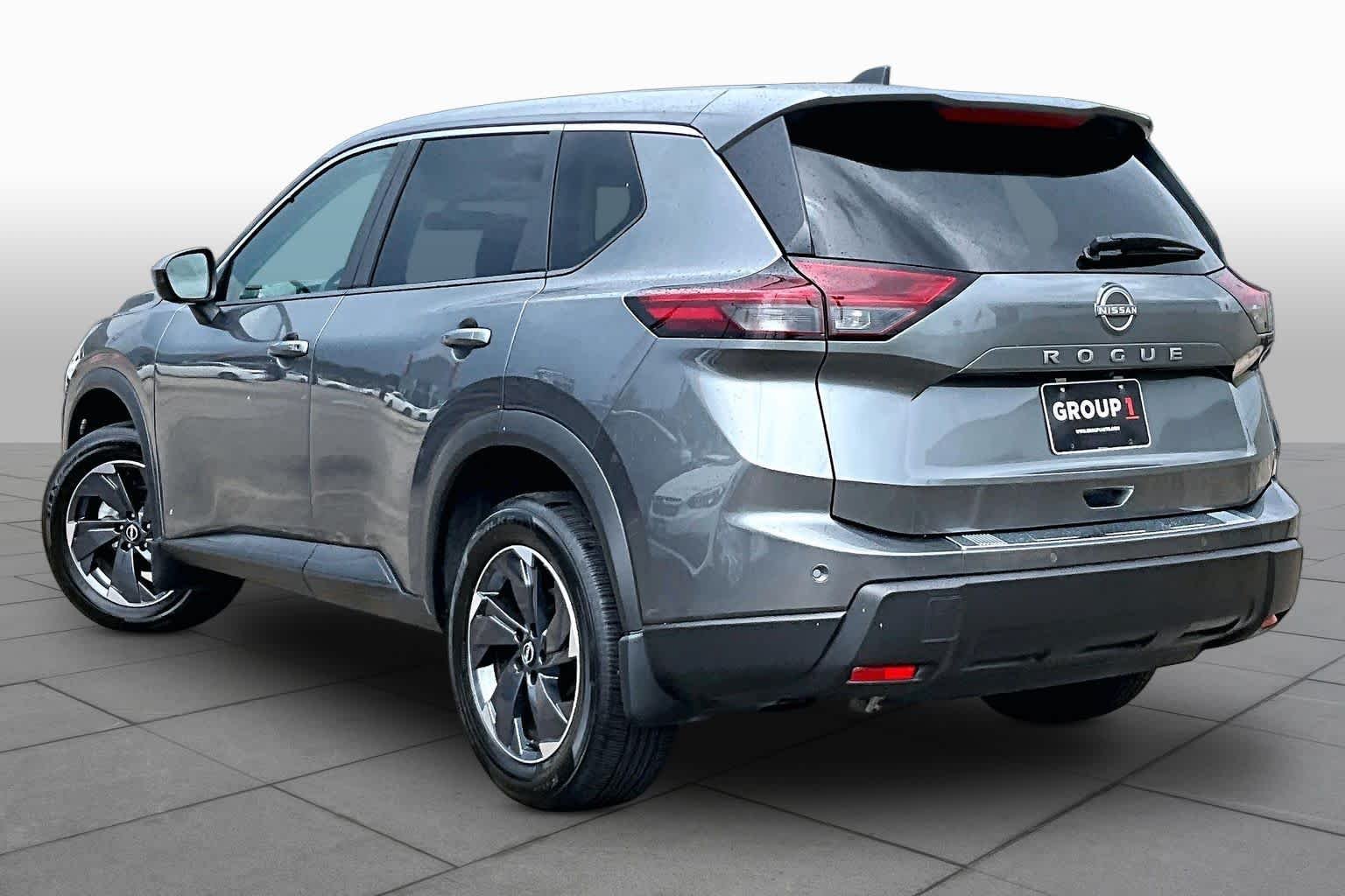Used 2025 Gun Metallic Nissan SV image 12