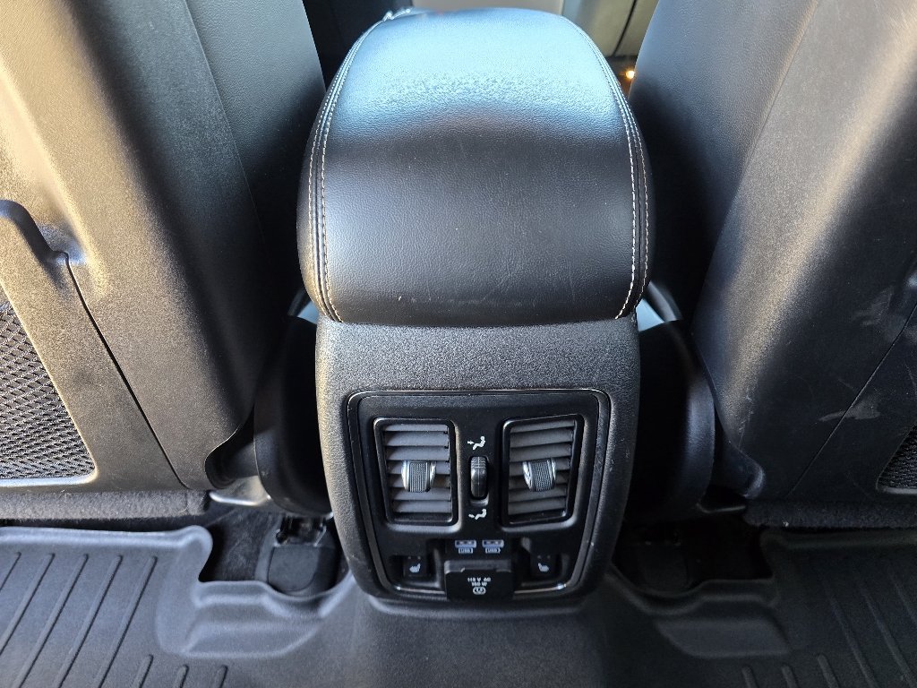 Used 2015 Granite Crystal Metallic Clearcoat Jeep Limited image 28