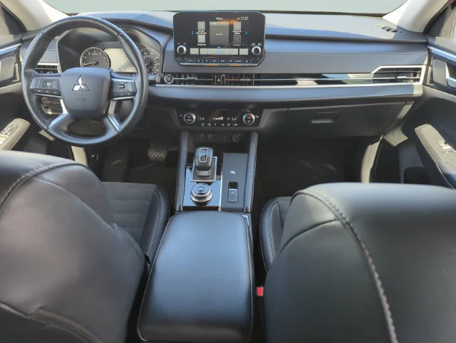 Used 2024  Mitsubishi SE image 25