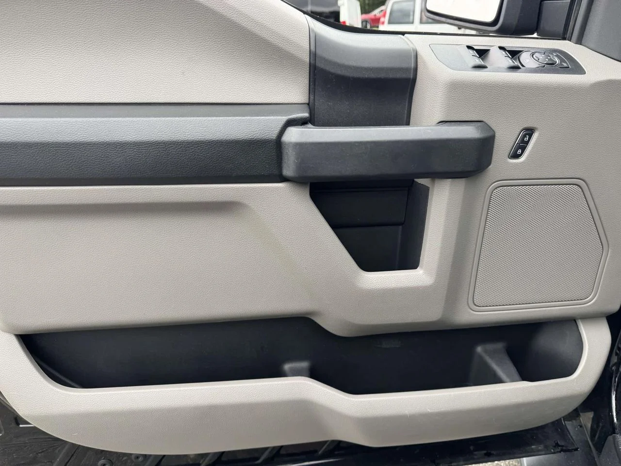 Used 2017 Shadow Black Ford XL image 18