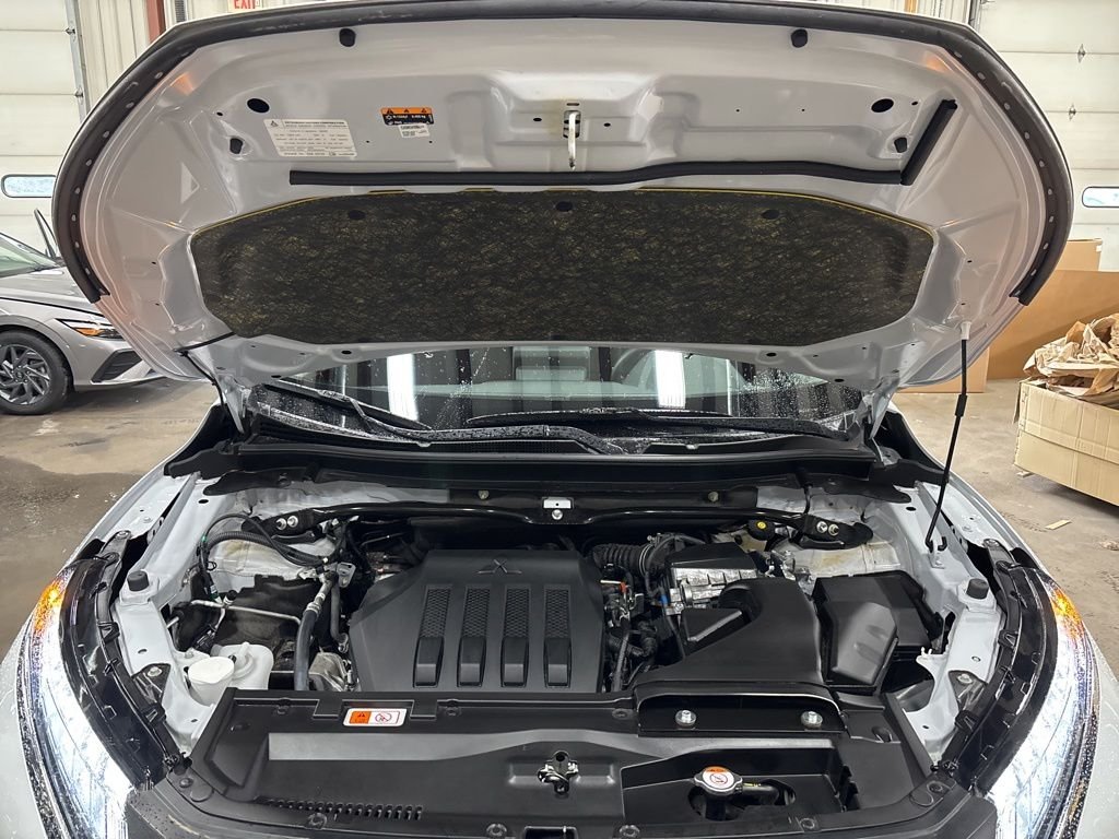 2024 Mitsubishi Eclipse Cross LE - Photo 11