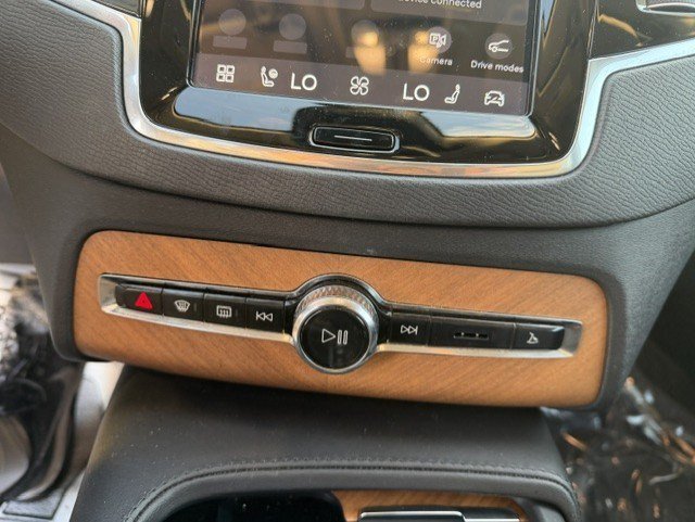 Certified Used 2023 Onyx Black Metallic Volvo Plus Bright Theme image 21