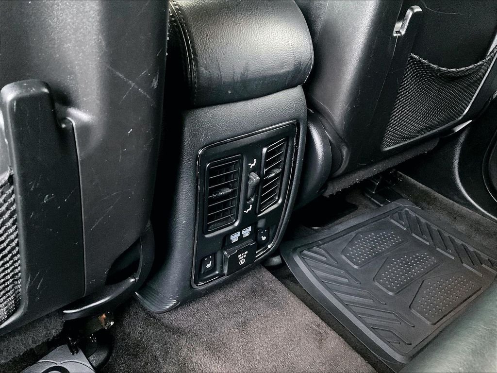 Used 2018 Billet Silver Metallic Clearcoat Jeep Summit image 28