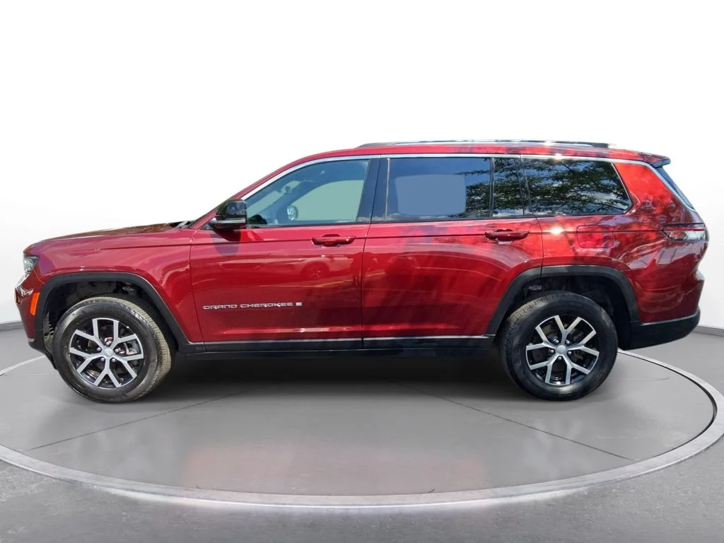 Used 2023 Red Jeep Limited image 8