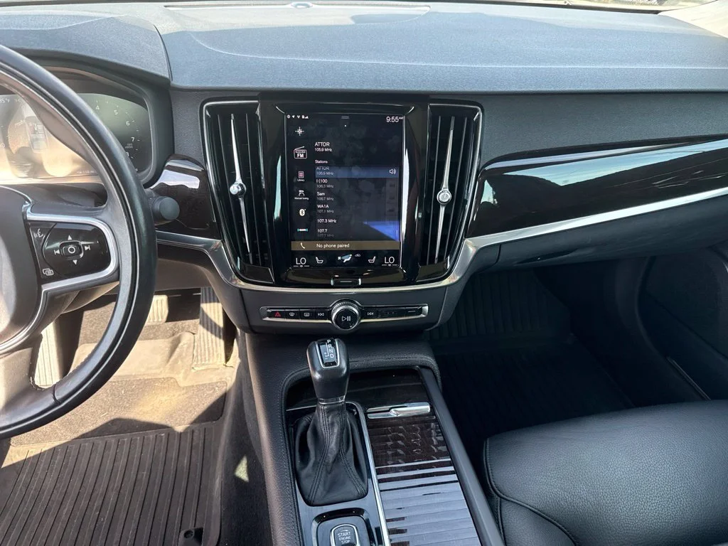 Used 2018 Bright Silver Metallic Volvo T6 Momentum image 8