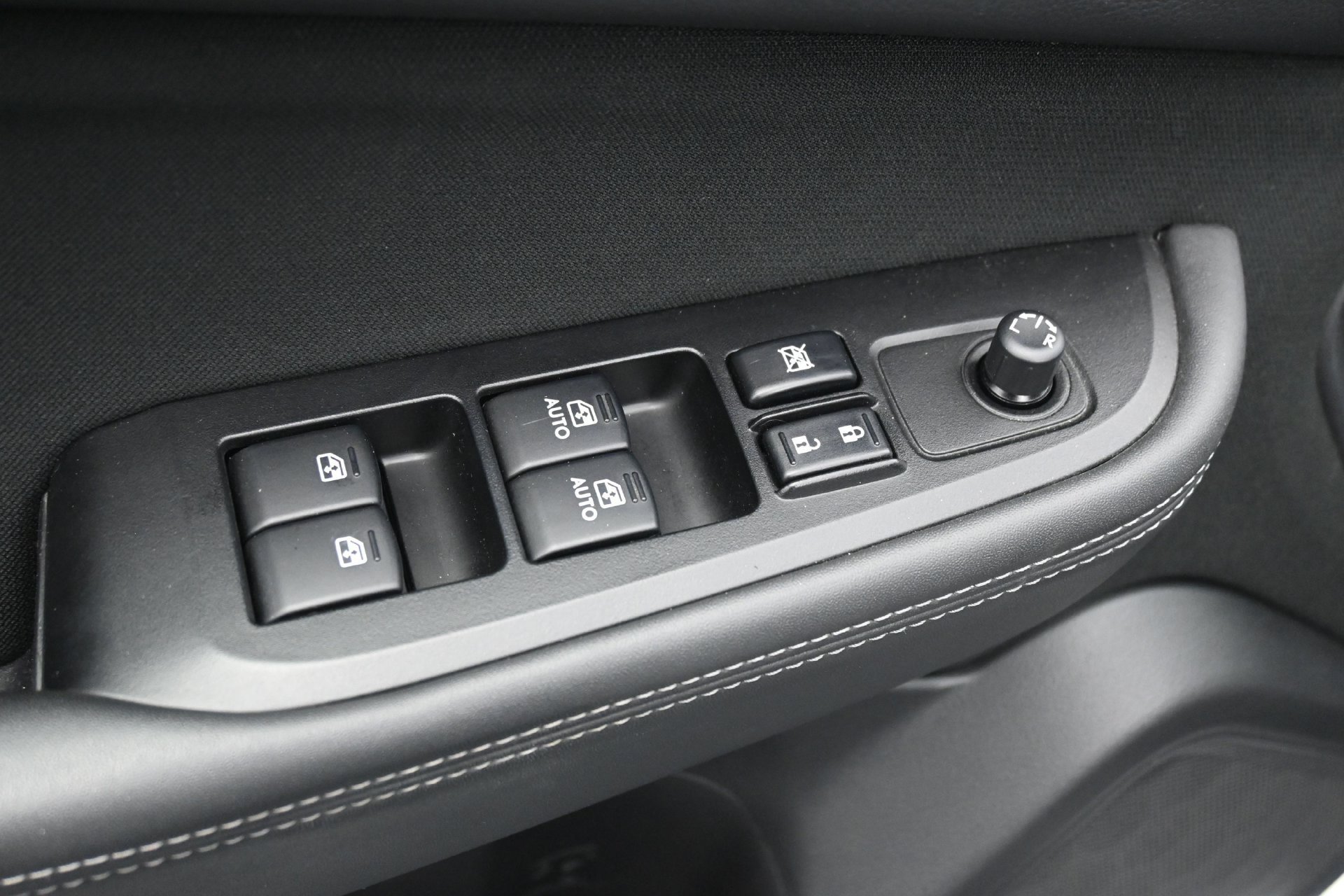 Used 2015 Ice Silver Metallic Subaru 2.5i Premium image 19