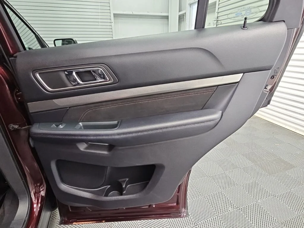 Used 2018 Red Ford XLT image 39