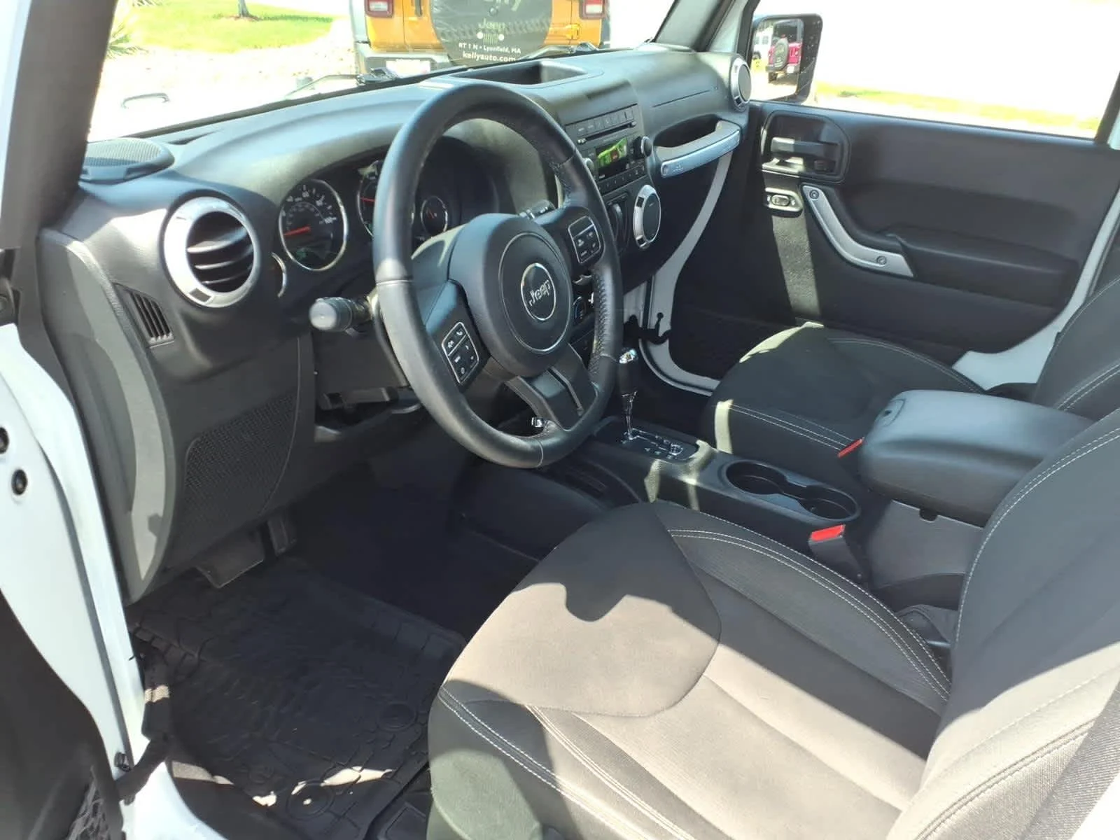 Certified Used 2016 Bright White Clearcoat Jeep Sahara image 15