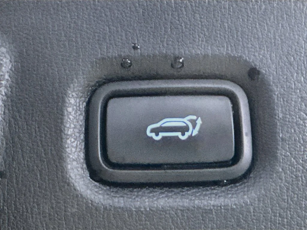 Used 2023 Silver Hyundai Calligraphy image 33