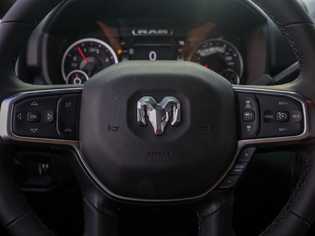 New 2026 Diamond Black Crystal Pearl-Coat Exterior Paint RAM Big Horn Night Edition image 24
