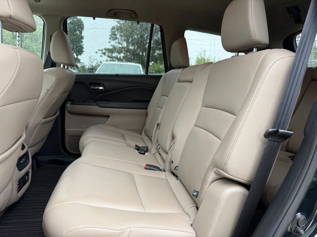 Used 2016 Black Honda Touring image 19