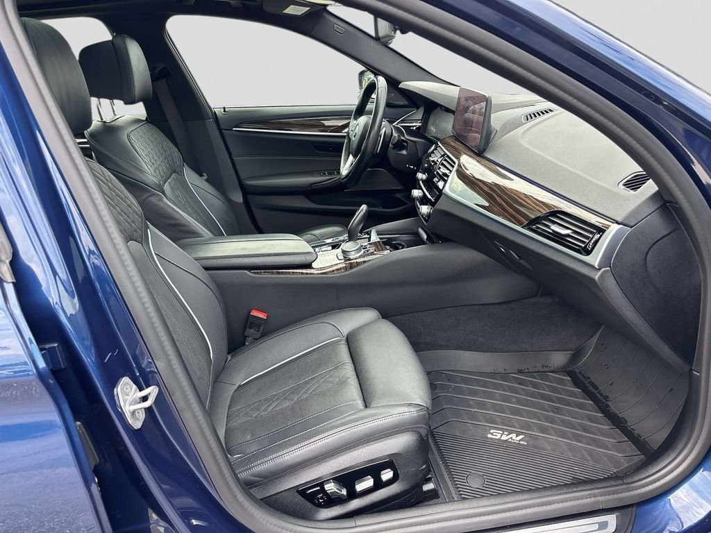 Used 2021 Blue BMW 540i xDrive image 17