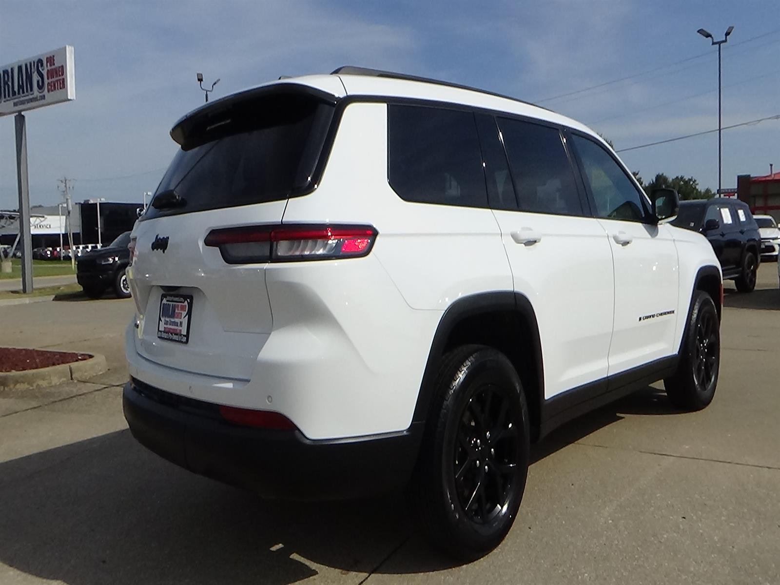 Certified Used 2025 Bright White Clear Coat (pw7) Jeep Altitude image 6